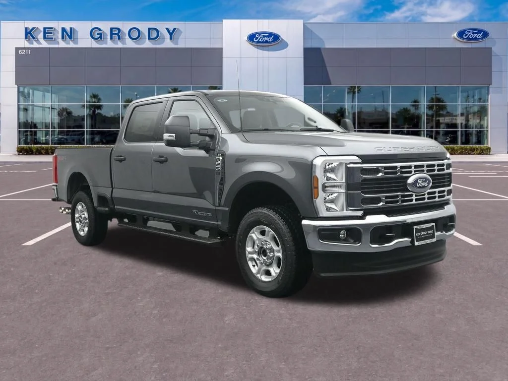New 2026 Carbonized Gray Metallic Ford XLT image 1