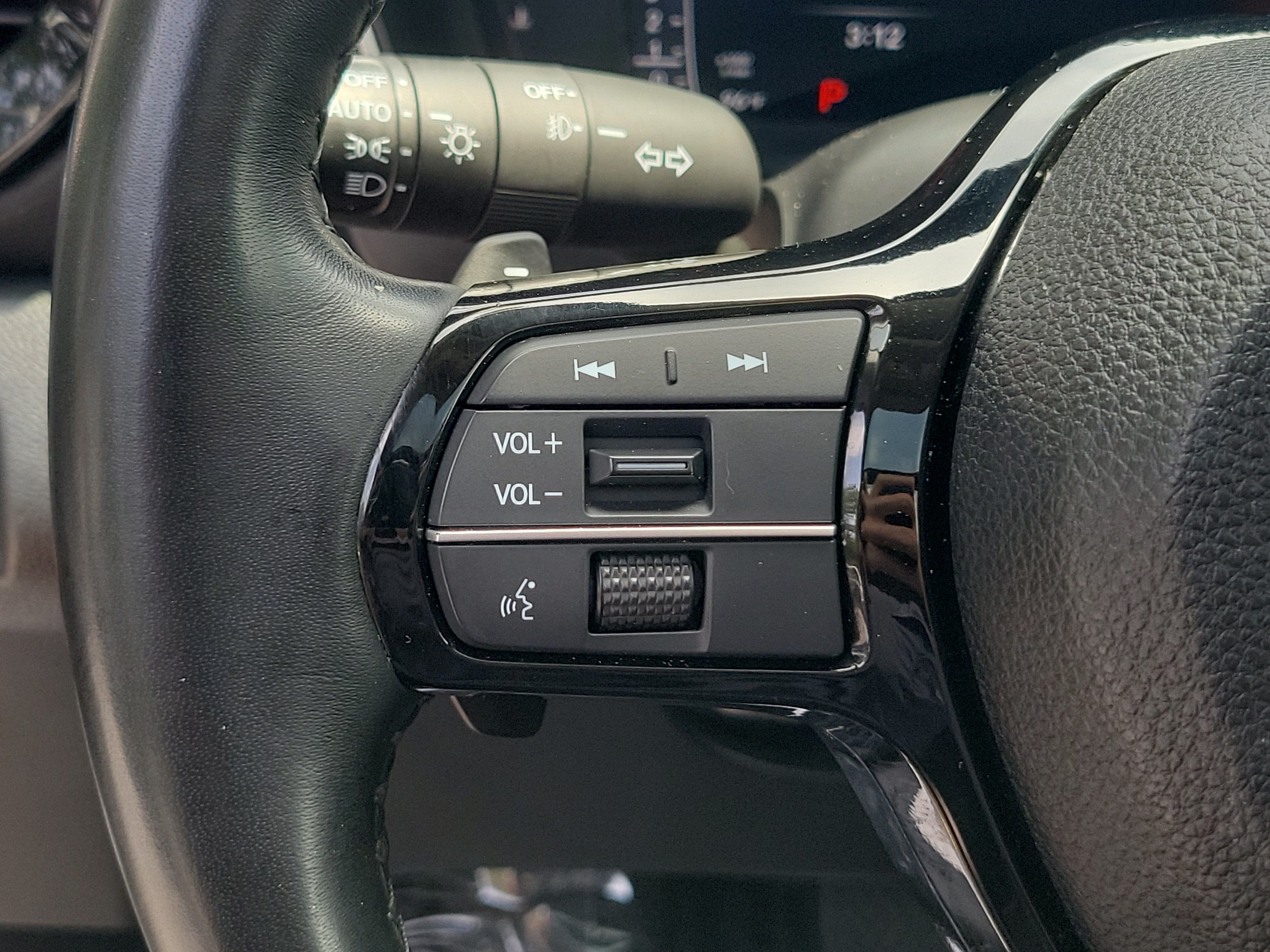 Certified Used 2025 Platinum White Pearl Honda AWD Elite image 57