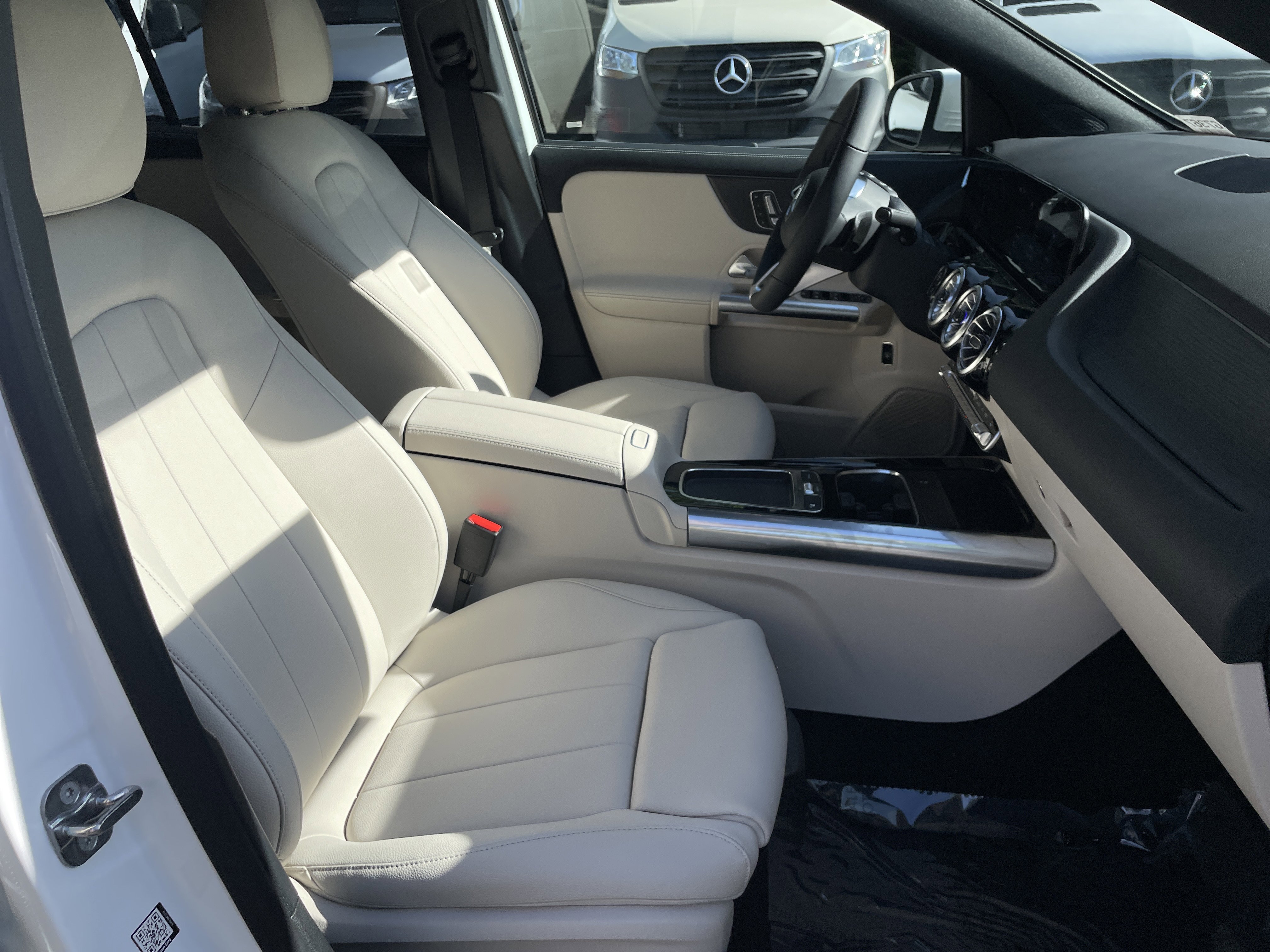 New 2026 Polar White Mercedes-Benz GLA 250 SUV image 44