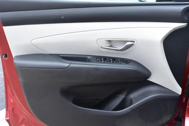 Used 2025 Red Hyundai SE image 9