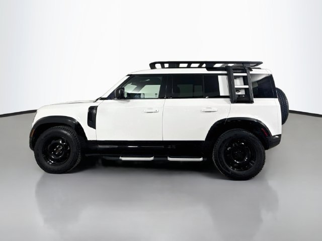 Used 2023 White Land Rover S image 8