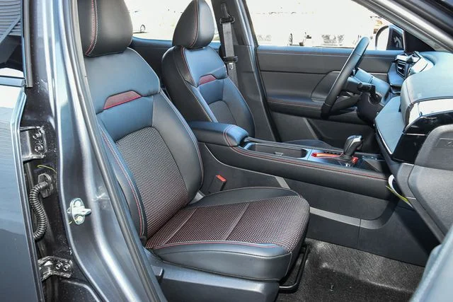 New 2026 Gun Metallic / Scarlet Ember Tintcoat Two-tone Nissan SR image 26