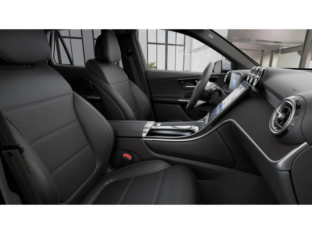 New 2027 White Mercedes-Benz GLC 300 image 4