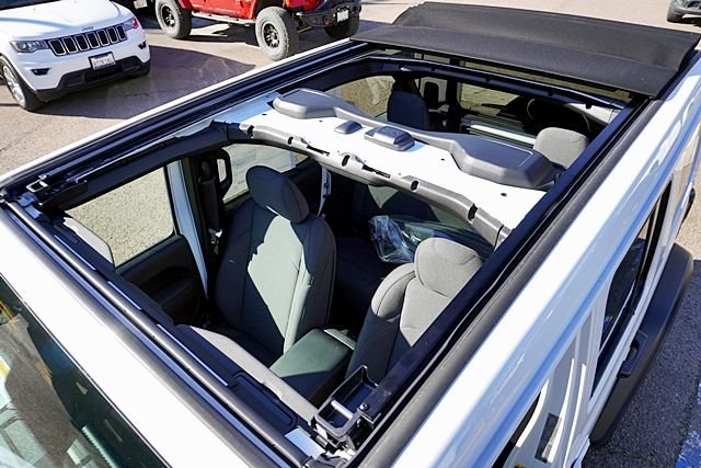 New 2026 Bright White Clear-Coat Exterior Paint Jeep Sport S image 15