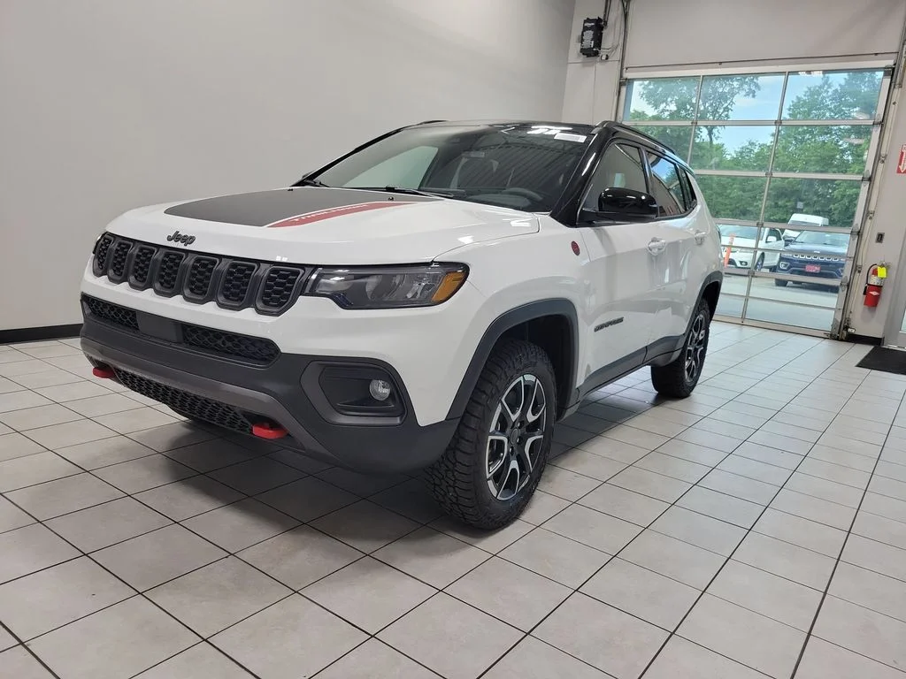 New 2026 Bright White Clear-Coat Exterior Paint Jeep Trailhawk image 3