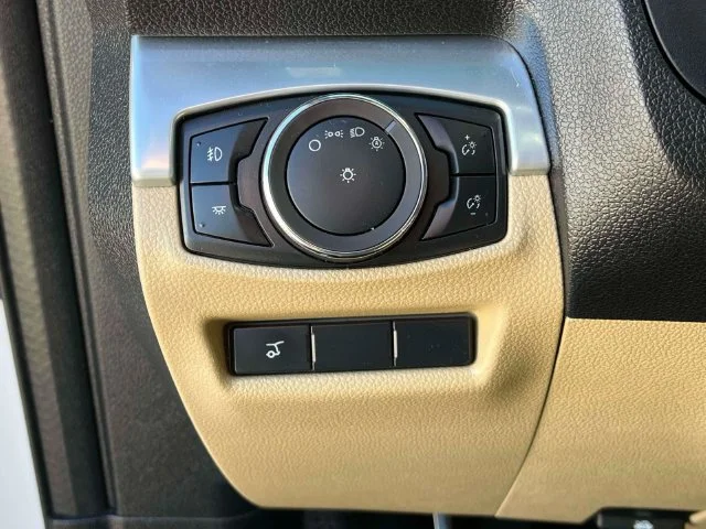 Used 2016 White Ford Limited image 30