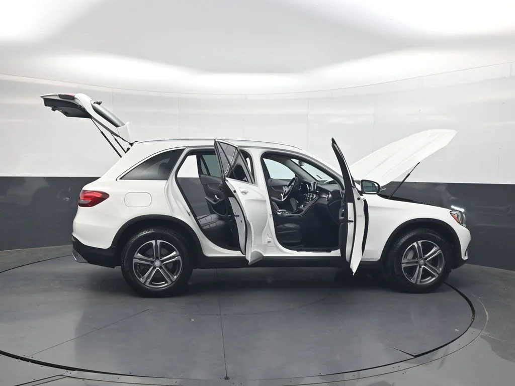 Used 2016  Mercedes-Benz GLC 300 image 45
