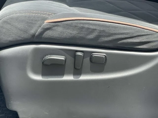 Used 2018 Silver Nissan SV image 17
