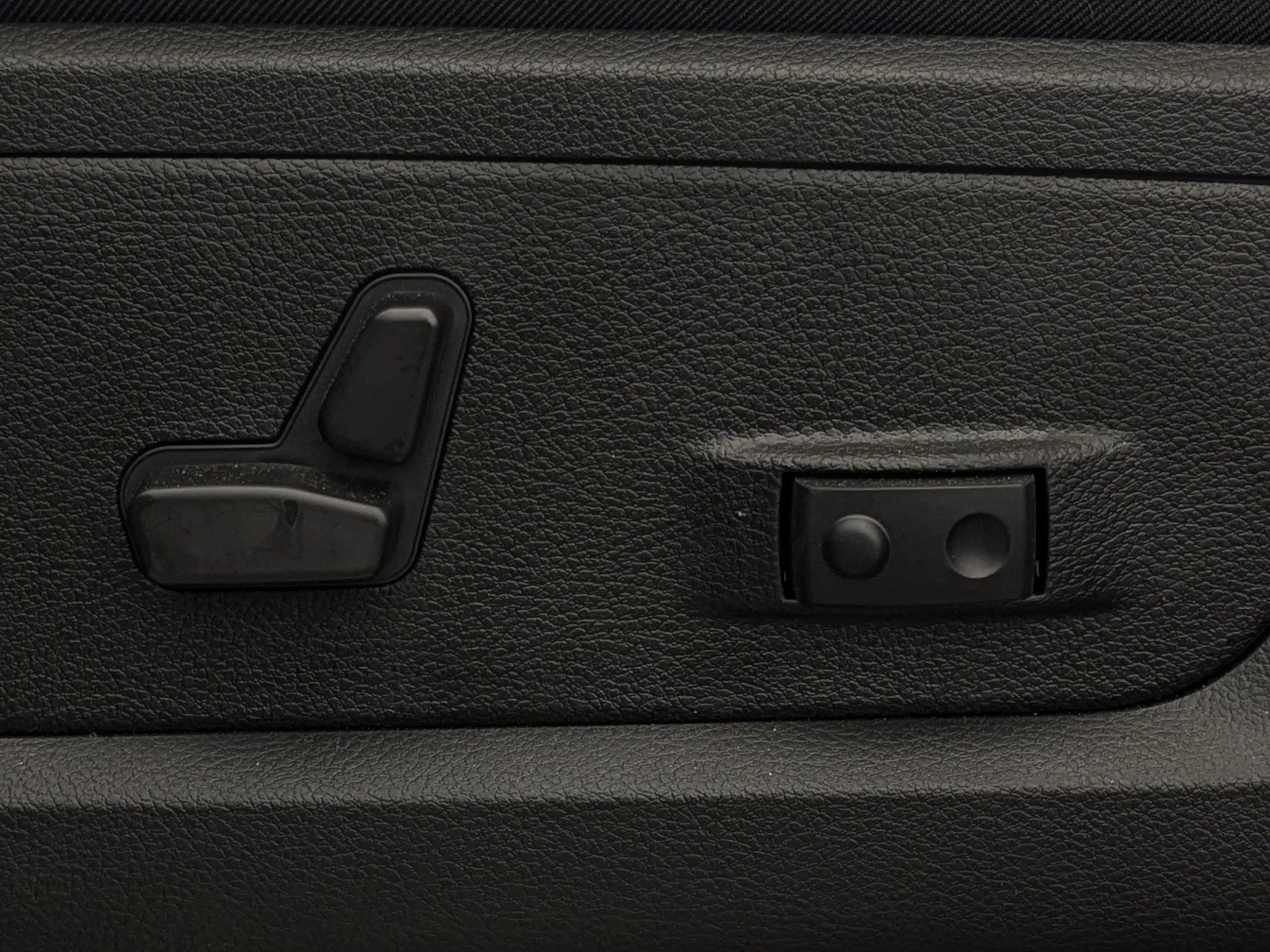 New 2026 Black RAM Limited - - 4x4 - Night Edition - Limited Level 1 Equip Grp - Power Sunroof & More! image 13