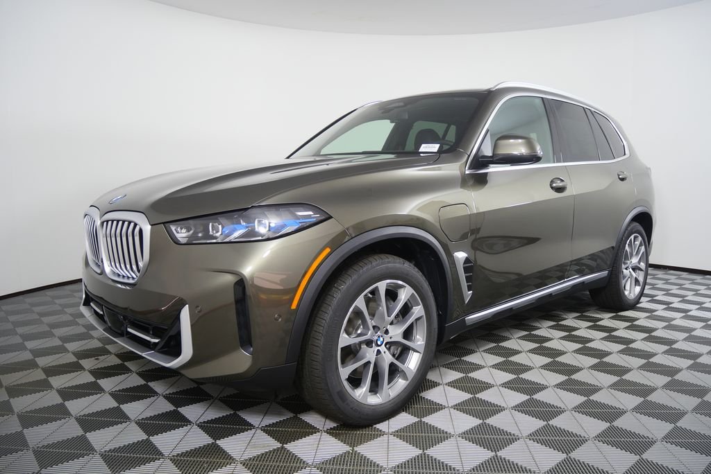 New 2026 Manhattan Green Metallic BMW xDrive50e image 7