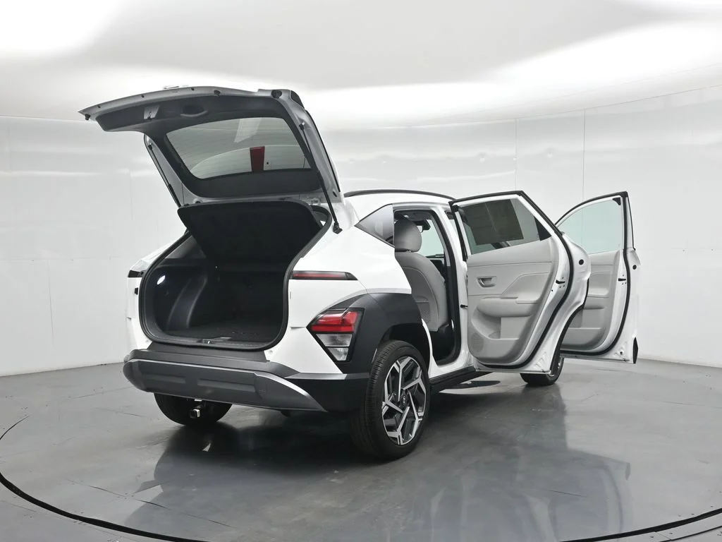 Used 2026 White Hyundai SEL Premium image 5