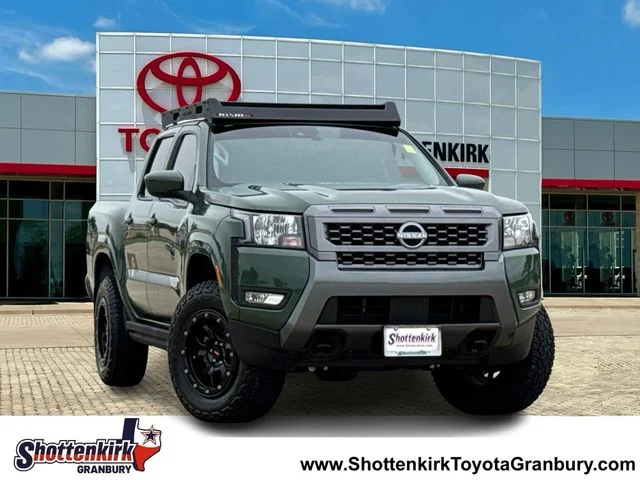 2025 Nissan Frontier SV Crew Cab 4X4 SWB's photo