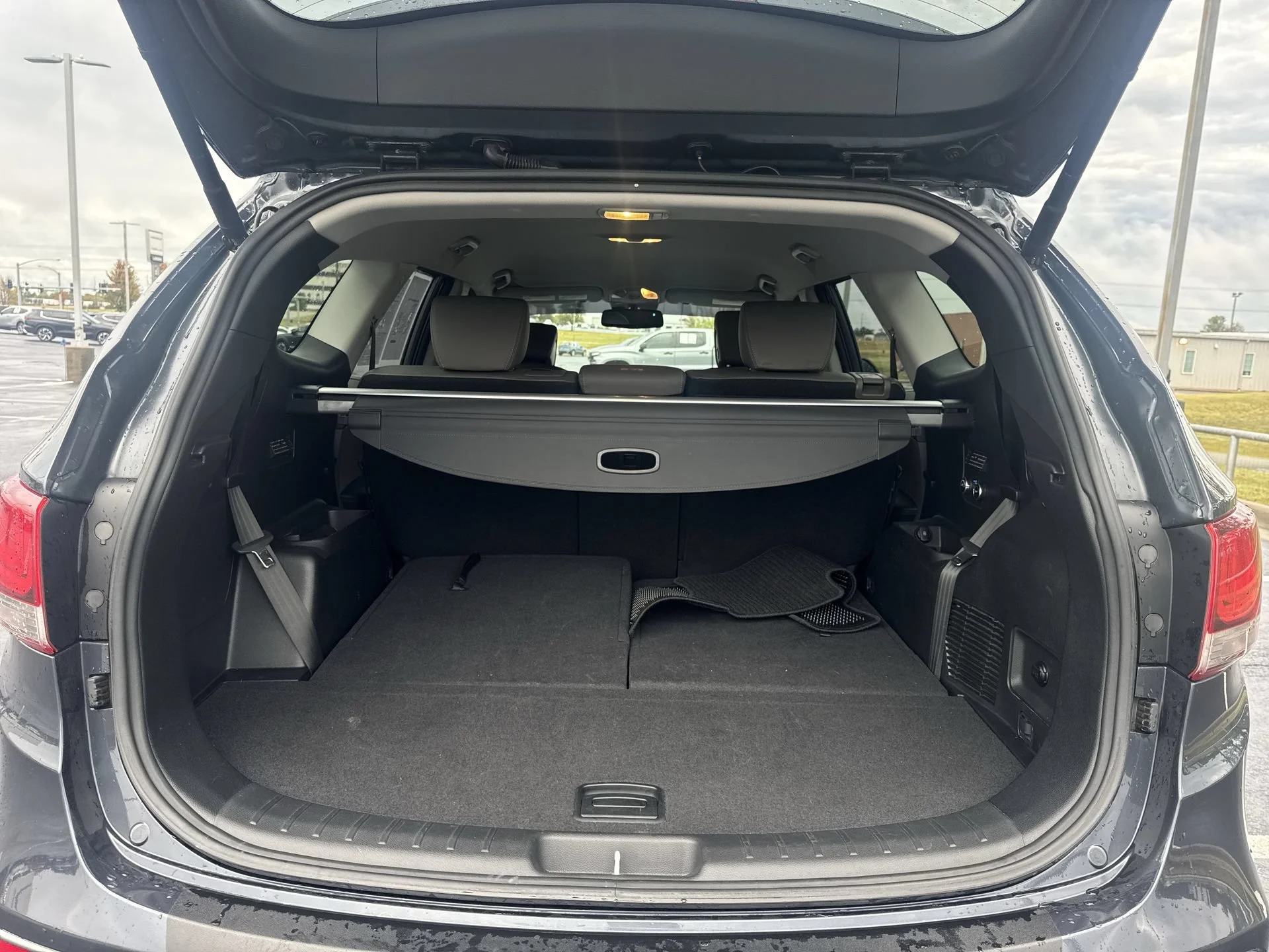 Used 2018 Night Sky Pearl Hyundai SE image 23