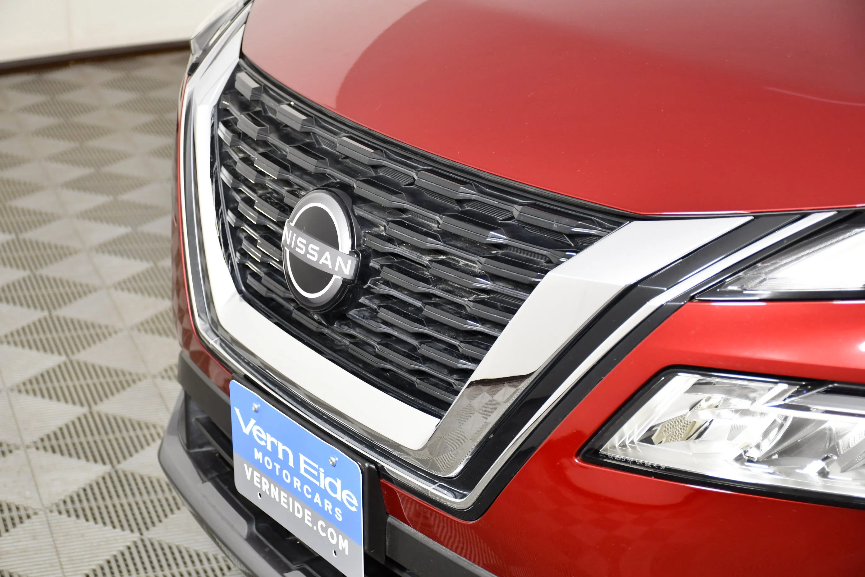 Used 2023 Scarlet Ember Tintcoat Nissan SL image 11