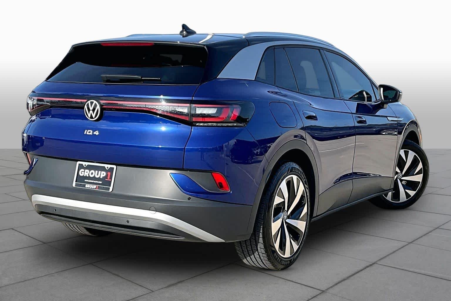 Used 2022 Dusk Blue Metallic/Black Roof Volkswagen Pro S image 11