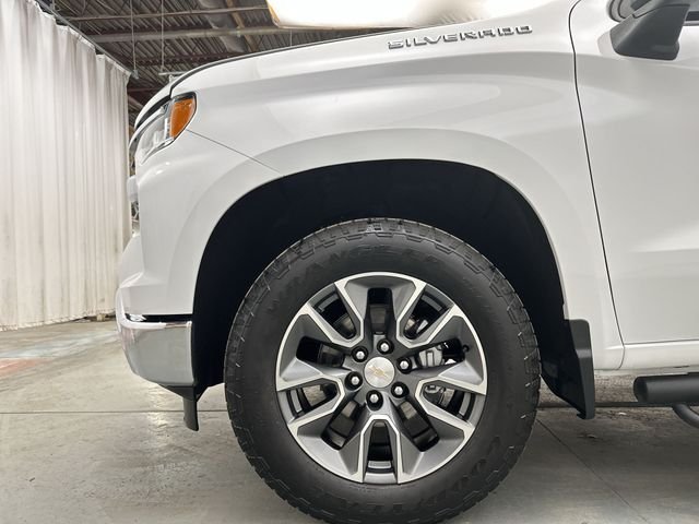 Used 2025 White Chevrolet LT image 21