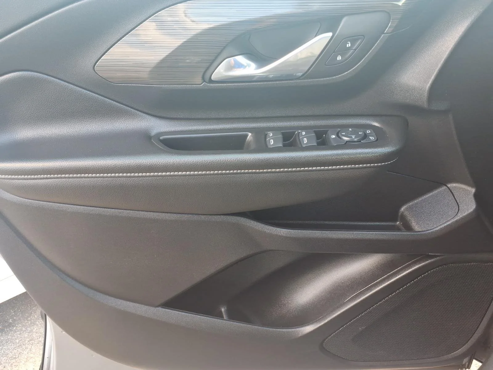Used 2024 Sterling Metallic GMC SLE image 24