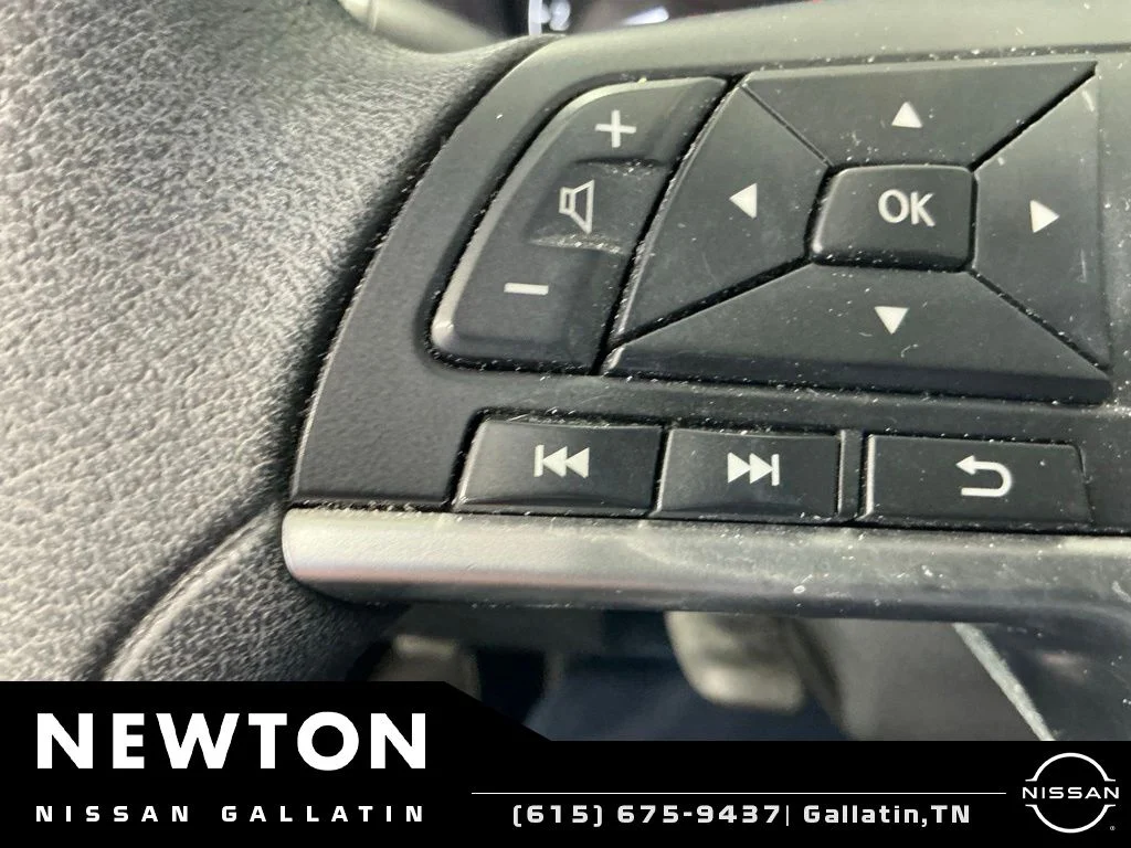 Used 2022 White Nissan 2.5 S image 19