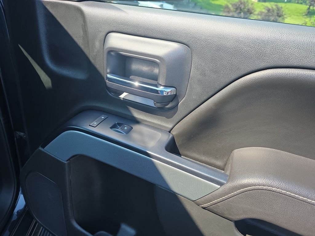 Used 2017 Graphite Metallic Chevrolet LT image 21