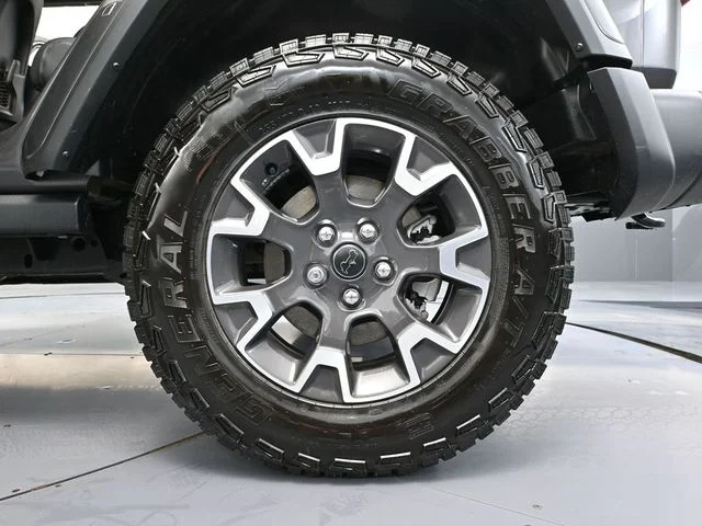 Certified Used 2025 Gray Jeep Sahara image 15