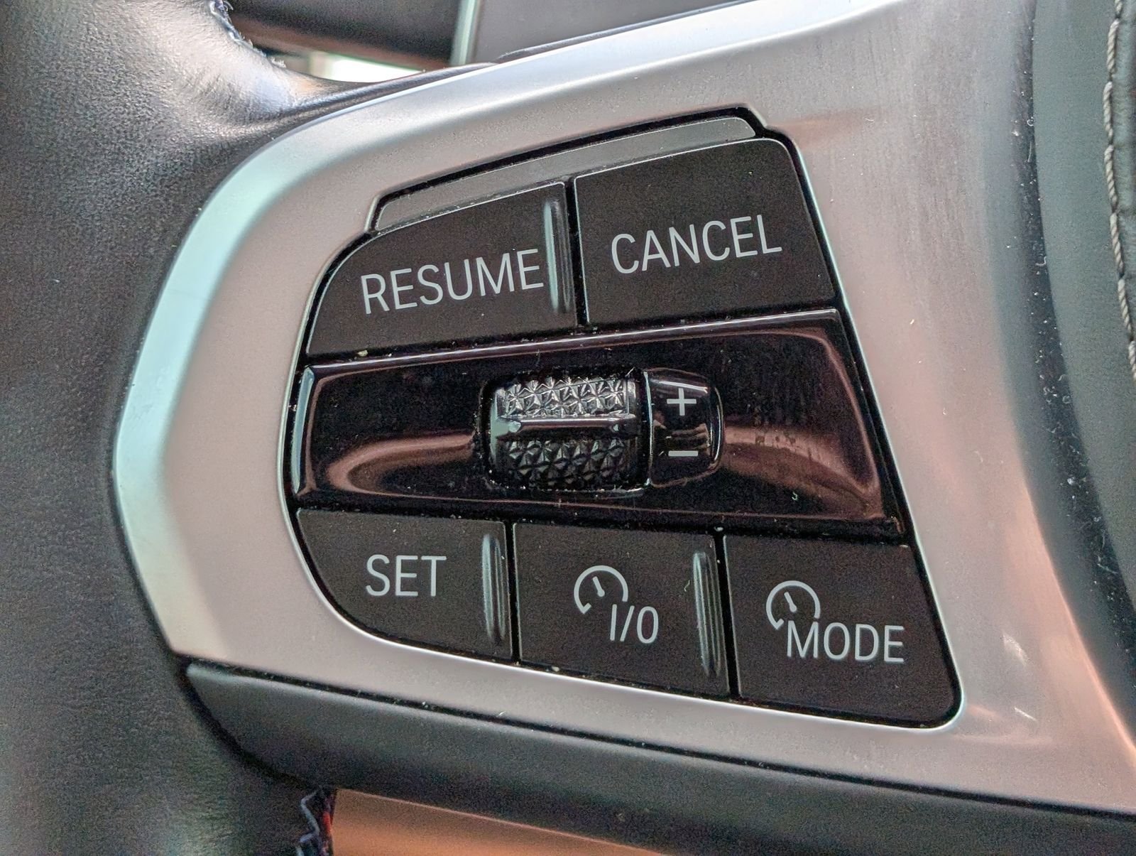 Used 2025 Alpine White BMW M60i image 26