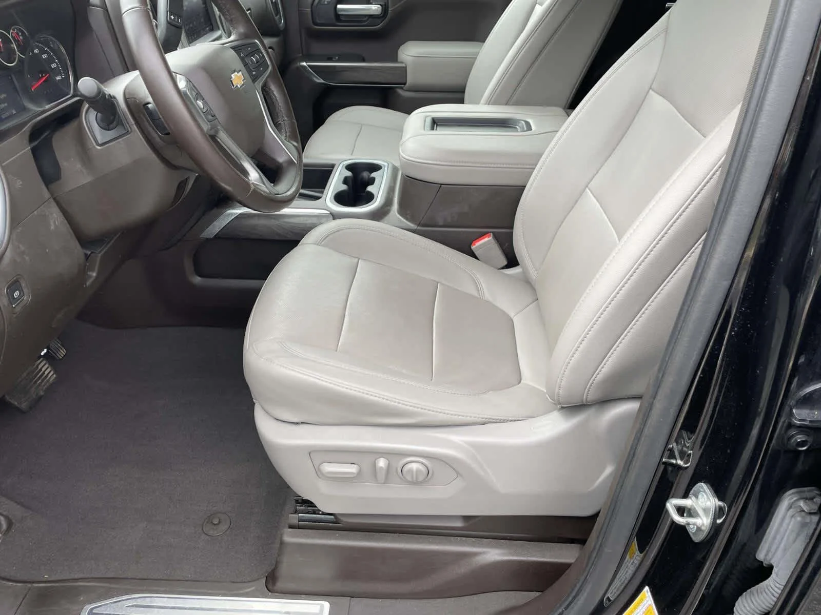Used 2021 Black Chevrolet LTZ image 16