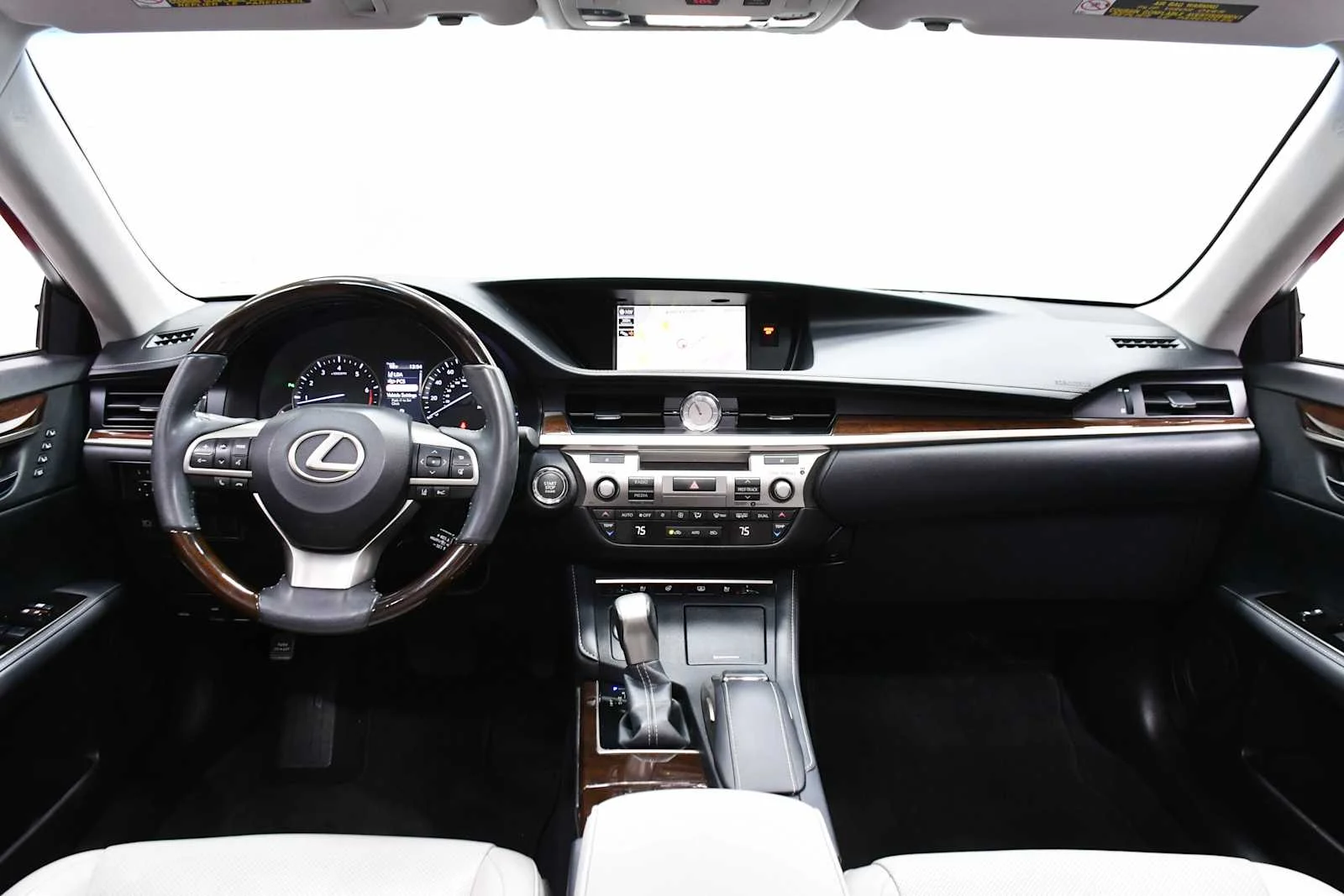 Used 2018 Matador Red Mica Lexus  image 19