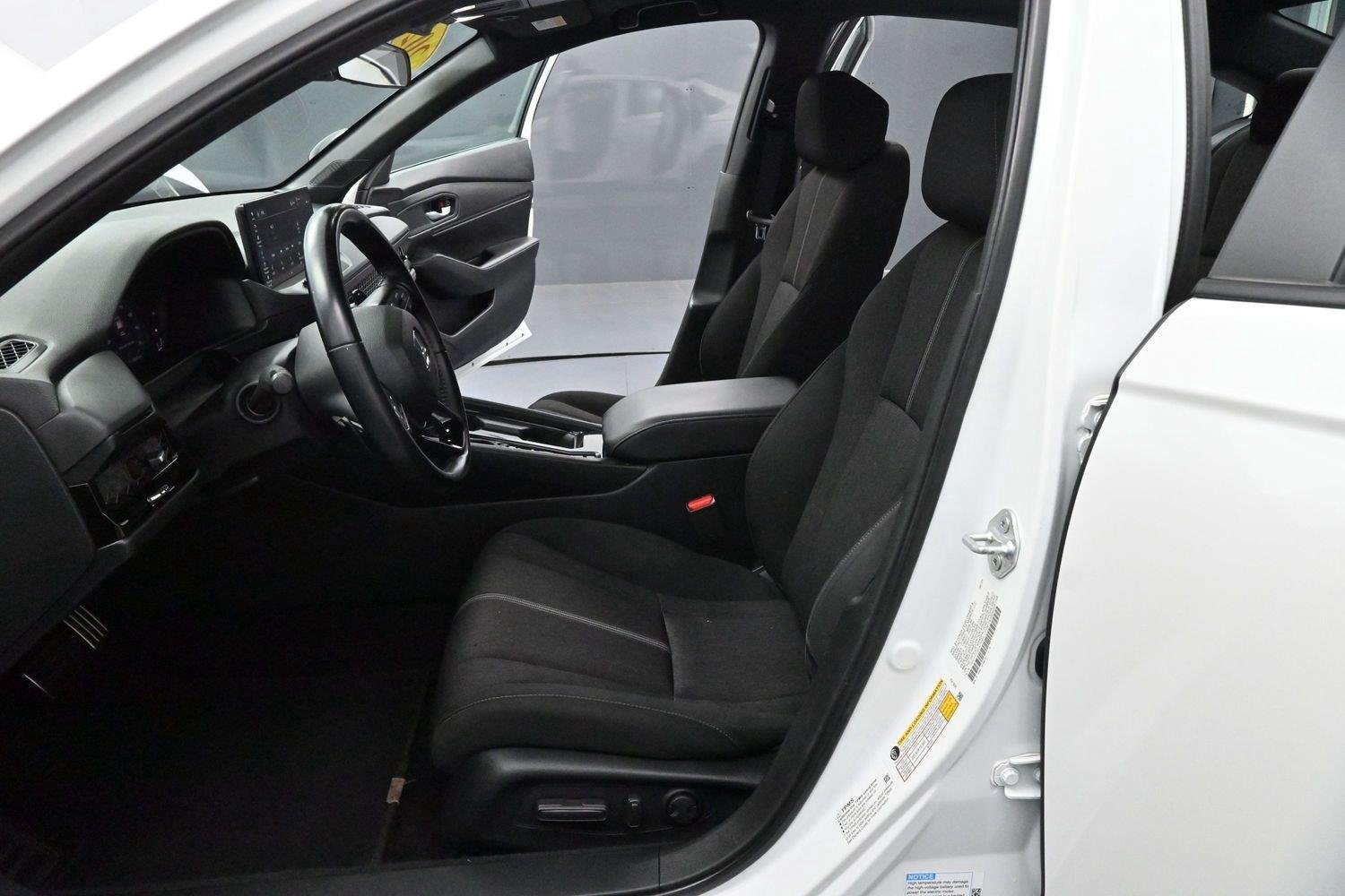 Used 2024 Platinum White Pearl Honda Sport image 11