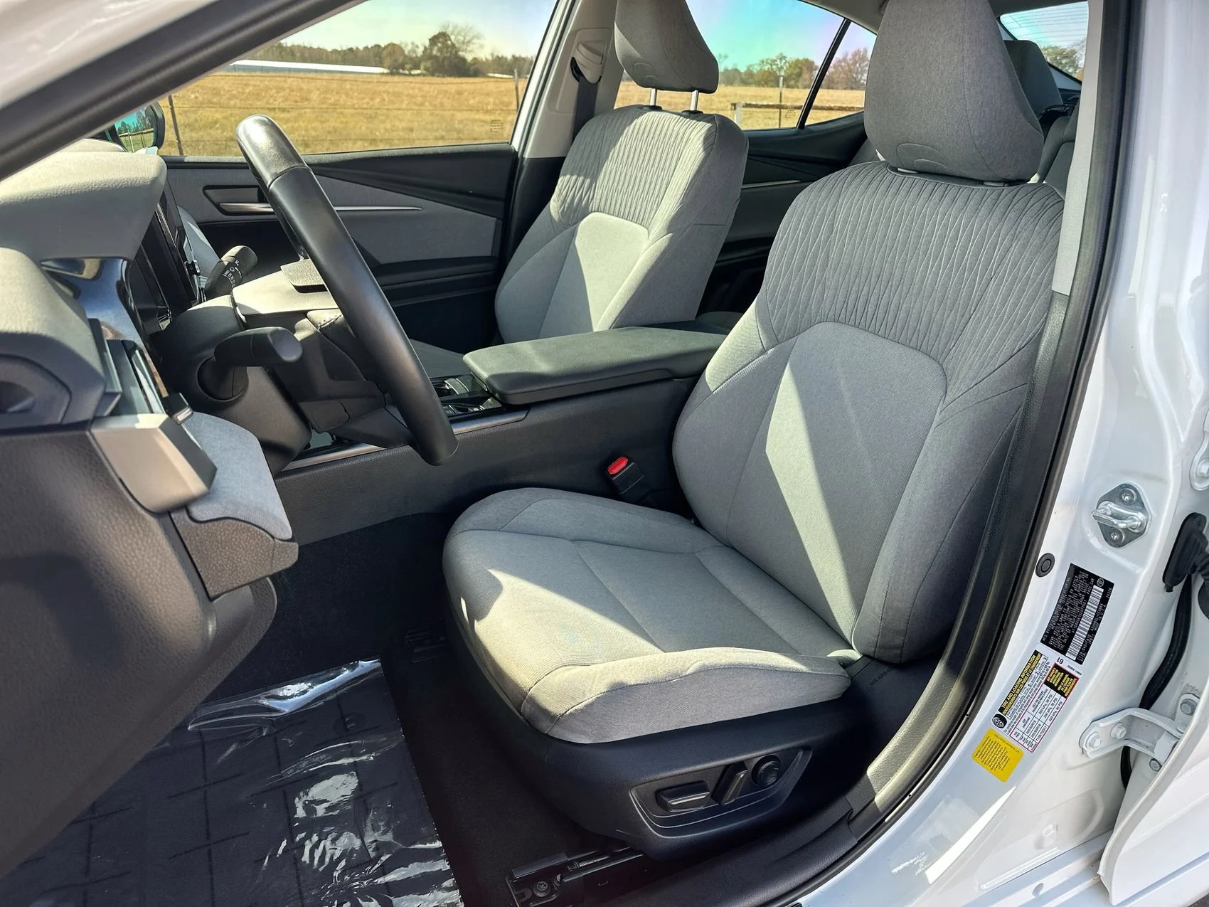 Used 2025 Ice Toyota LE image 11