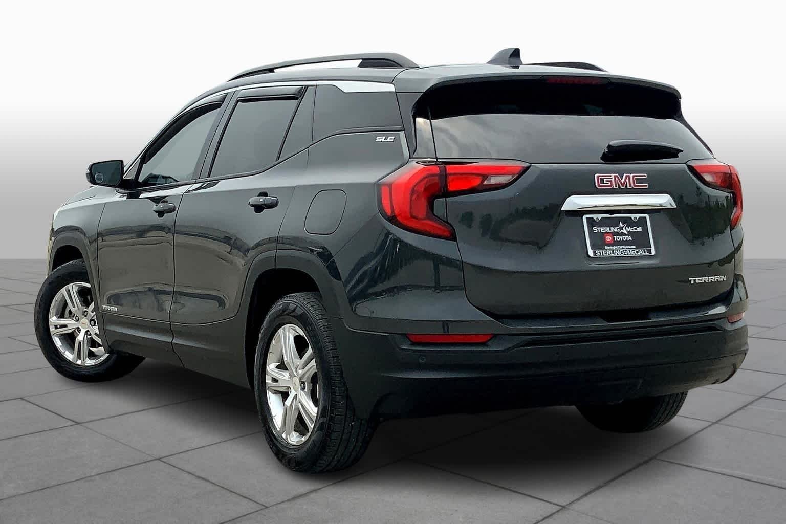 Used 2018 Graphite Gray Metallic GMC SLE image 12