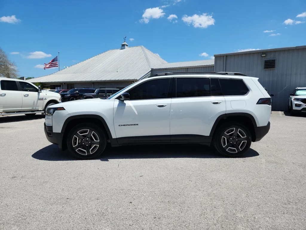 New 2026 Bright White Clear-Coat Exterior Paint Jeep Limited image 6