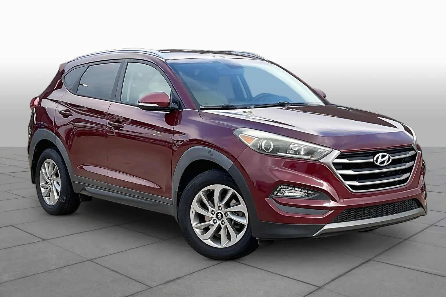 Used 2016 Ruby Wine Hyundai Eco image 4
