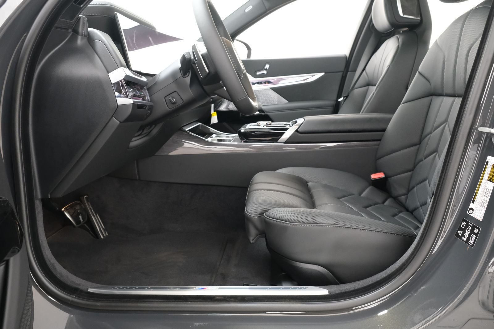 New 2026 Dravit Grey Metallic BMW 760i xDrive image 30