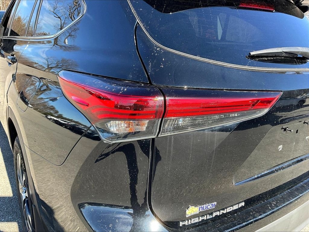 Used 2021 Black Toyota XLE image 32