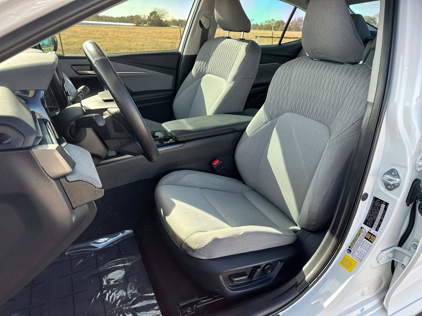 Used 2025 Ice Toyota LE image 11