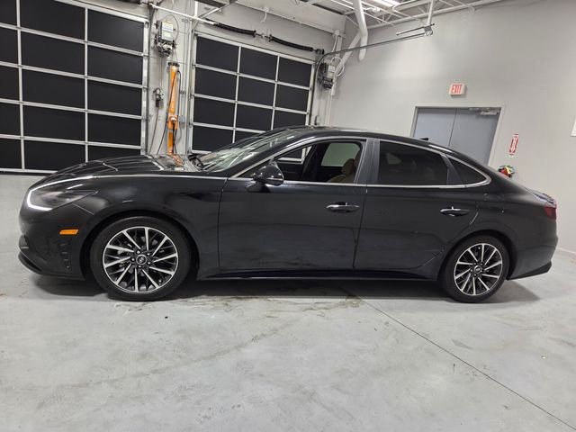 Used 2020 Black Hyundai Limited image 4