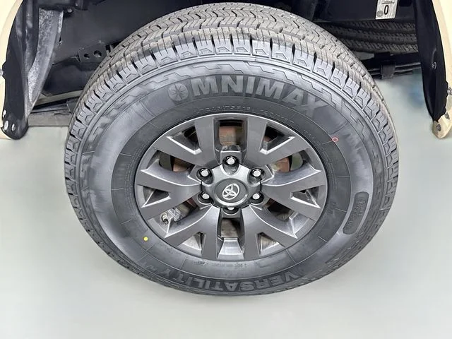 Certified Used 2020  Toyota SR5 image 28