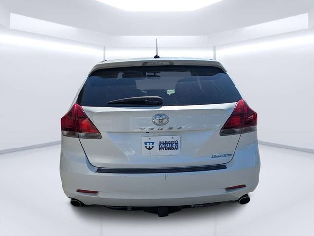 Used 2013 White Toyota LE image 4