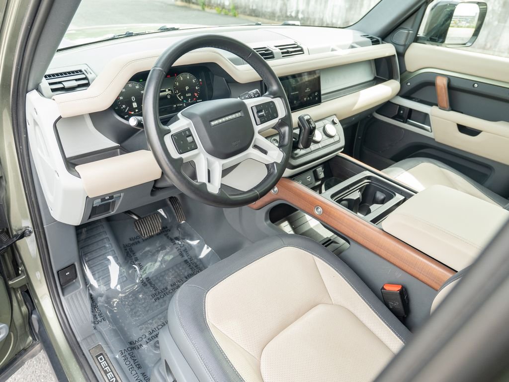 Used 2024 Green Land Rover X-Dynamic SE image 12
