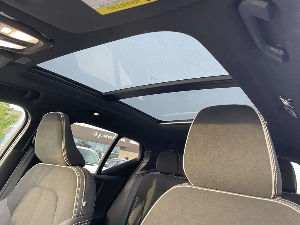 2023 Volvo XC40 Ultimate - Photo 9