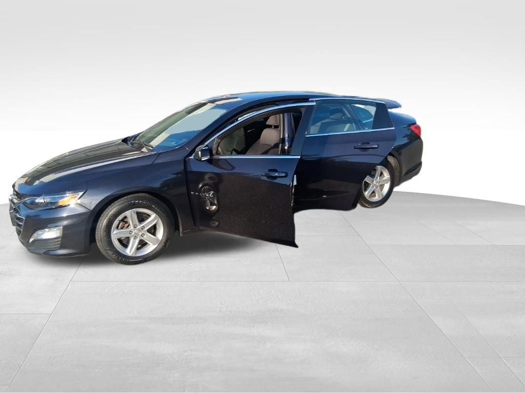 Used 2023 Gray Chevrolet LT image 25