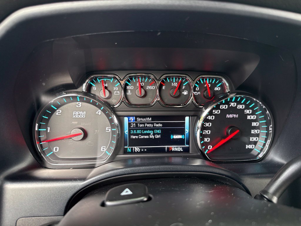 Used 2017 PEPPERDUST METALLIC GMC SLT image 31