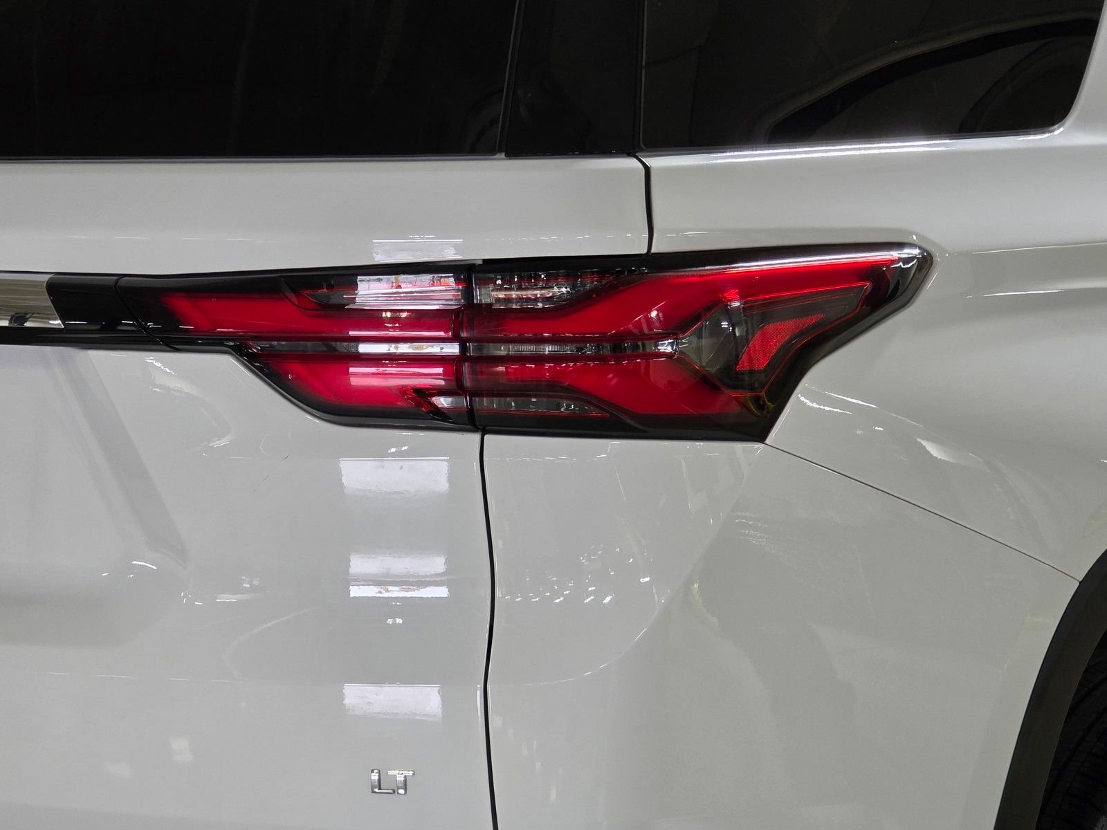Used 2023 Summit White Chevrolet LT image 12