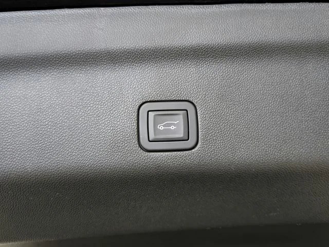 Used 2025 Black Chevrolet Premier image 34