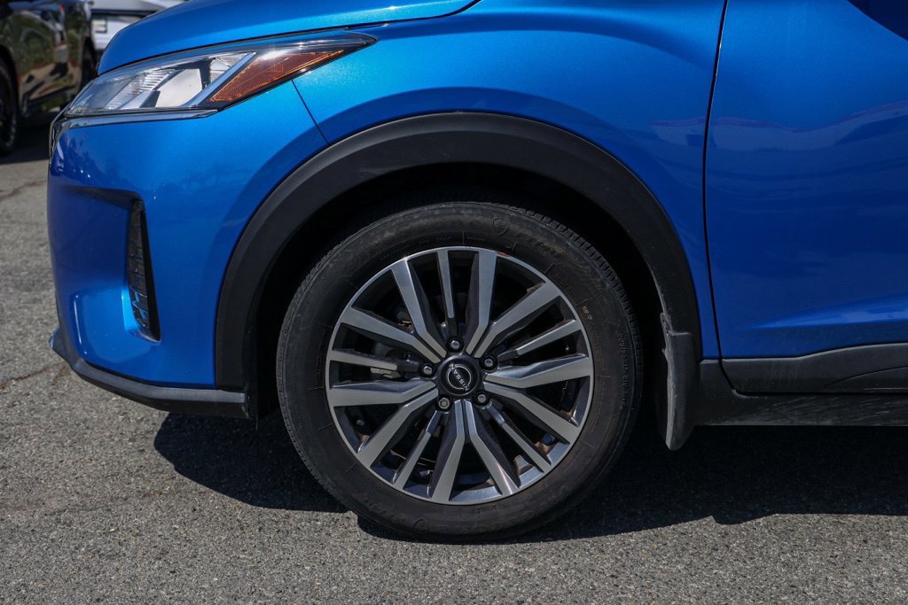 Used 2024 Blue Nissan SV image 11