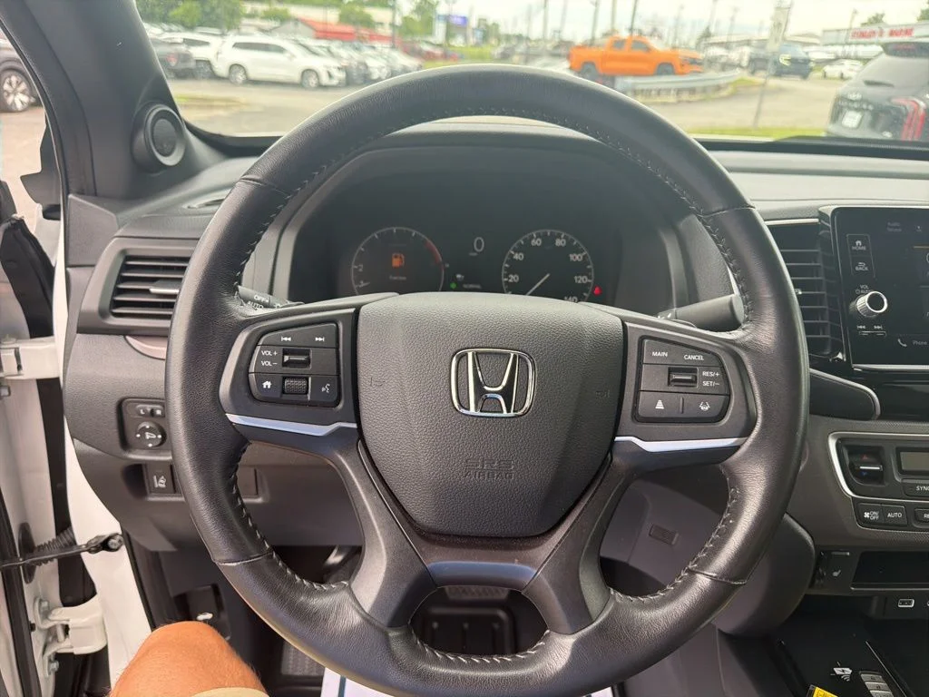 Used 2025 White Honda RTL image 6
