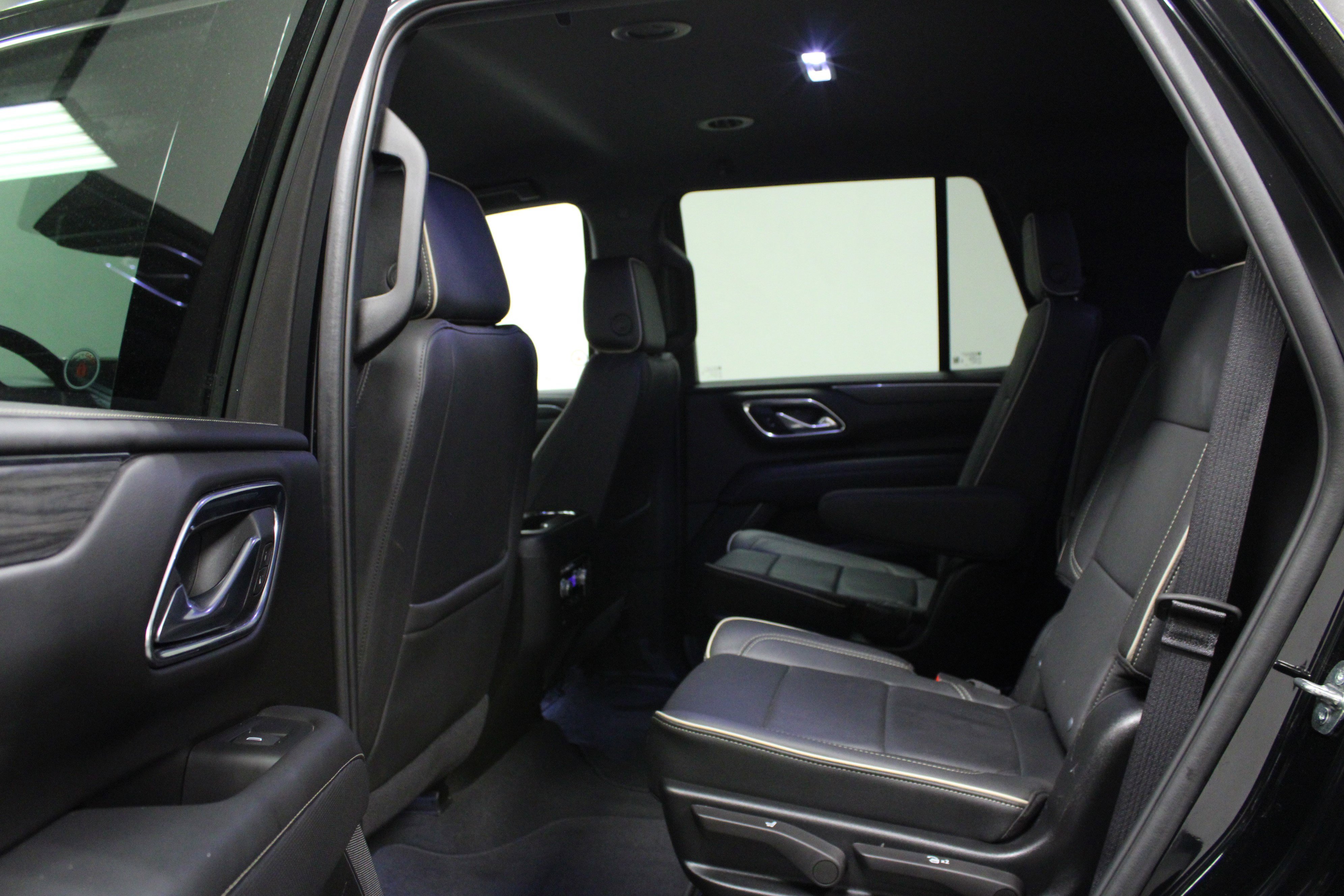 Used 2024 Onyx Black GMC SLT image 13