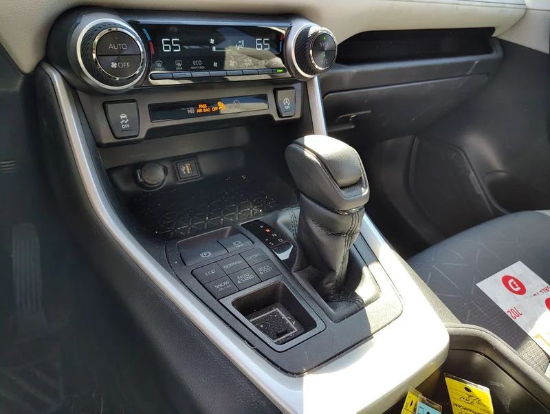 Used 2023  Toyota XLE image 17