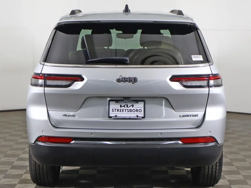 Used 2023 Silver Jeep Limited image 15