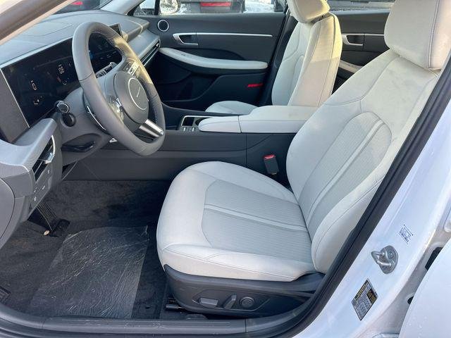 New 2026 White Hyundai SEL Sport image 15